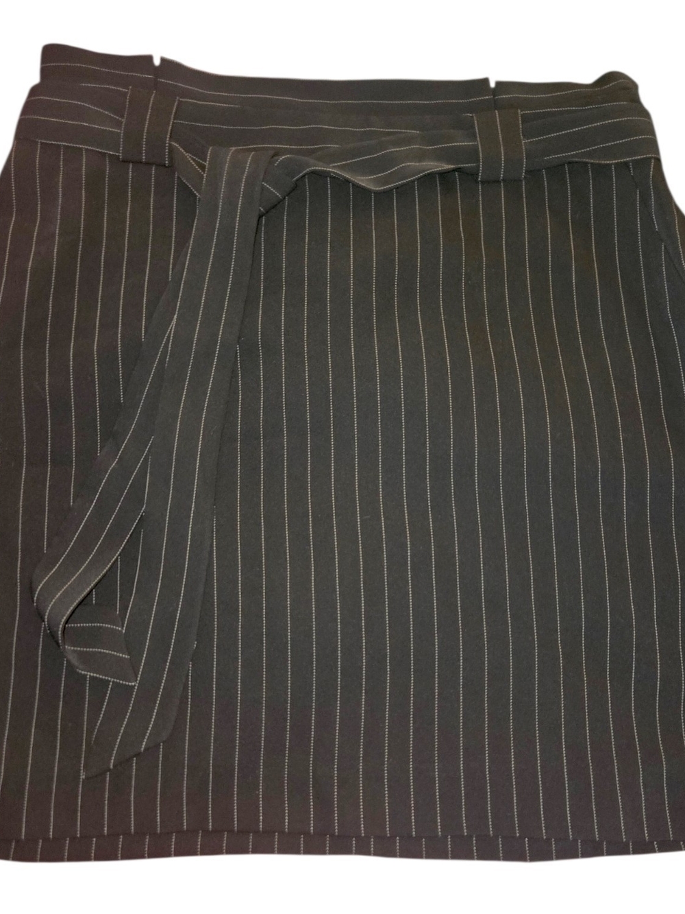 NWT Express Factory a black pinstripe mini skirt With Tie Belt Size 10